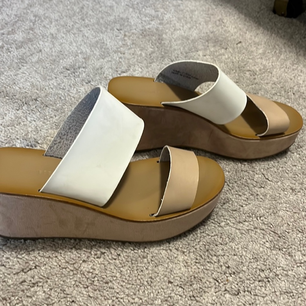 Chinese laundry Tan wedges size 7.5